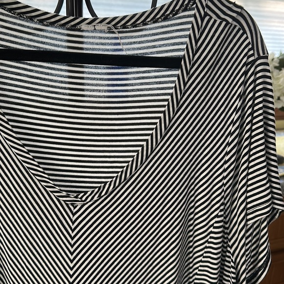 Graphic stripe top - Picture 2 of 3